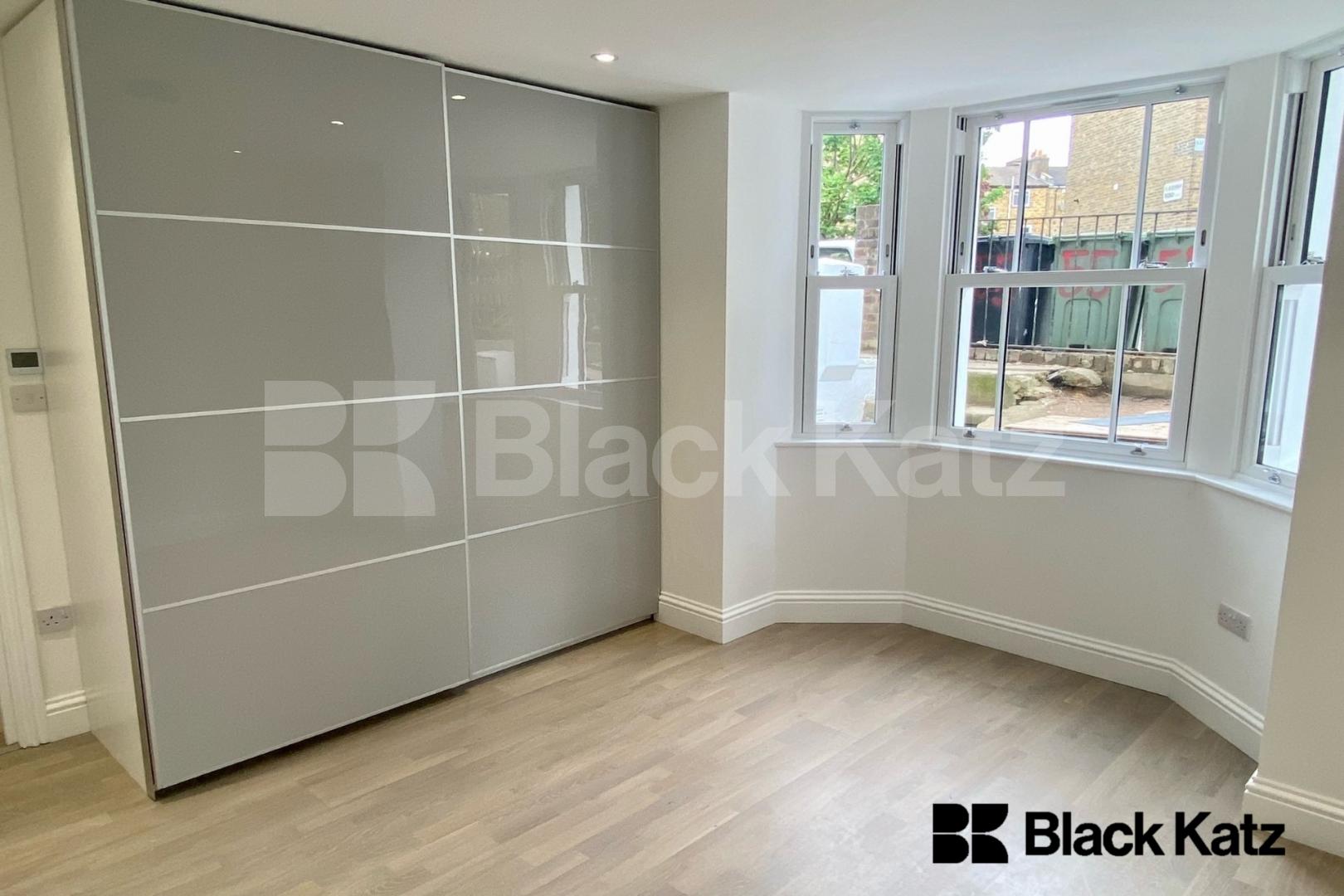 Offing Over 60 Sq. Mts. Of Living & Entertaining Space Flaxman Road , Loughborough Junction 